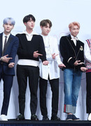 BTS 'DNA' Showcase