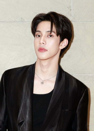 Актер Дэн Пхалапхон Кхунчарен 18.11.25