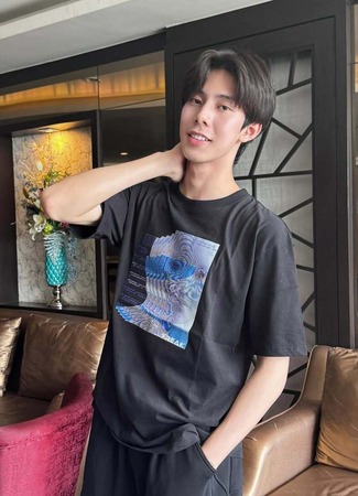 Актер Дэн Пхалапхон Кхунчарен 18.11.25